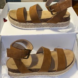 Women’s platform sandals